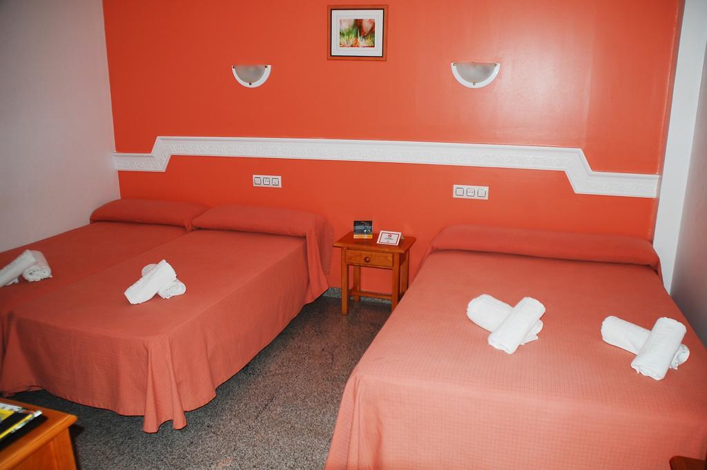 Hostal Mary Tere Salobrena Bagian luar foto